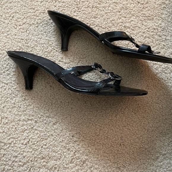 Cute short heeled sandals - Picture 3 of 6